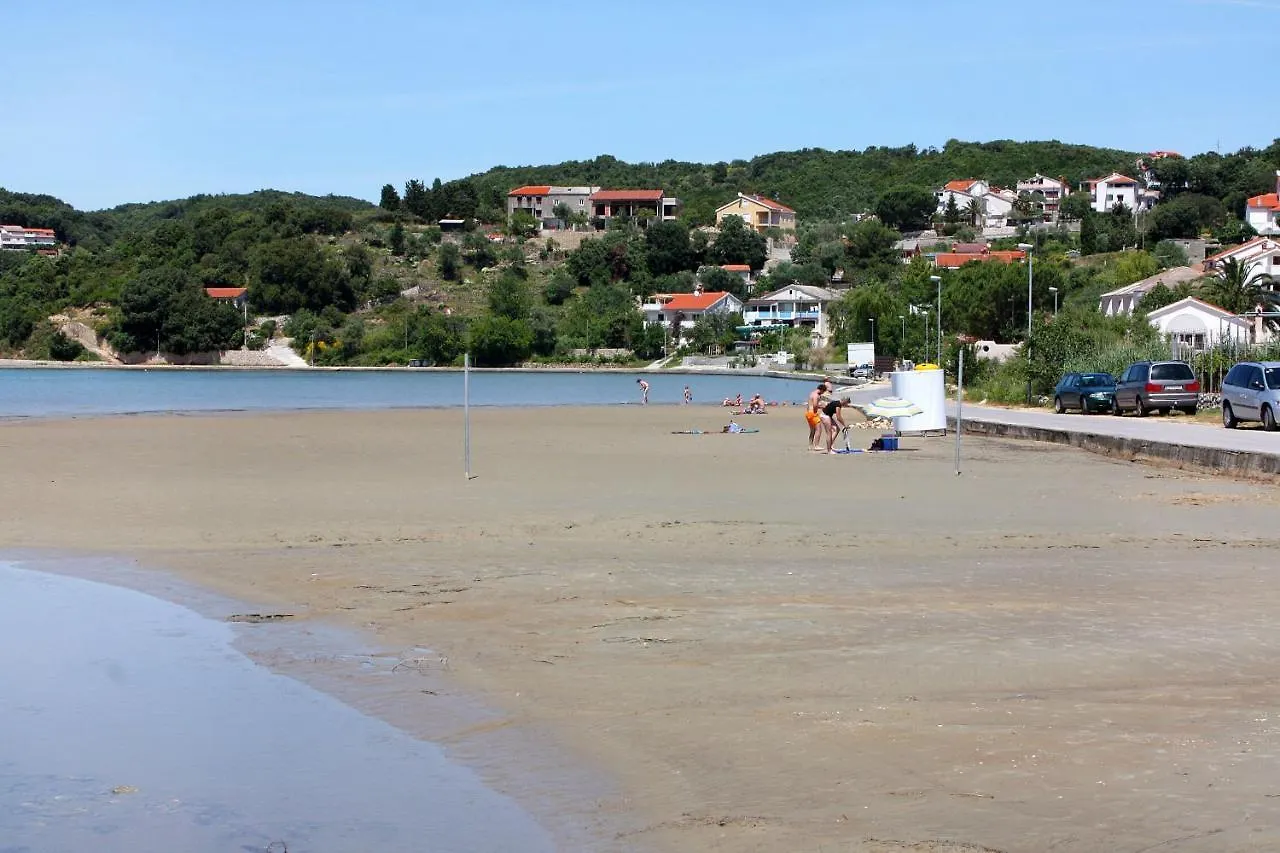 Family Friendly Apartments With A Swimming Pool Kampor, Rab - 15518